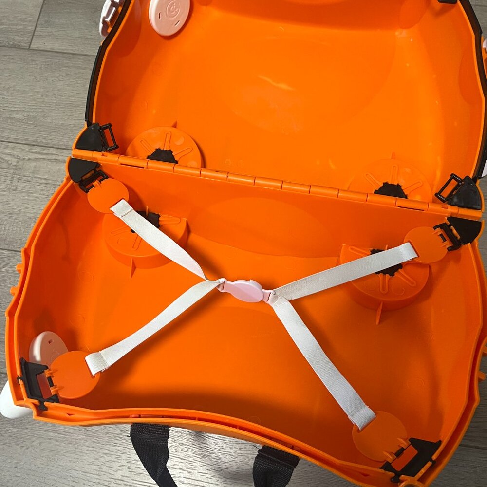 Melissa & Doug Trunki Tiger Kids Ride-On Suitcase Carry-On Luggage - Picture 4 of 12